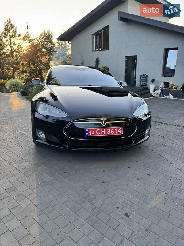 Лифтбек Tesla Model S 2015 в Луцке