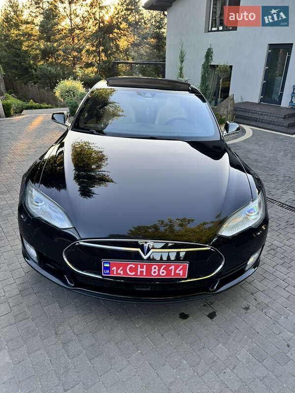 Лифтбек Tesla Model S 2015 в Луцке