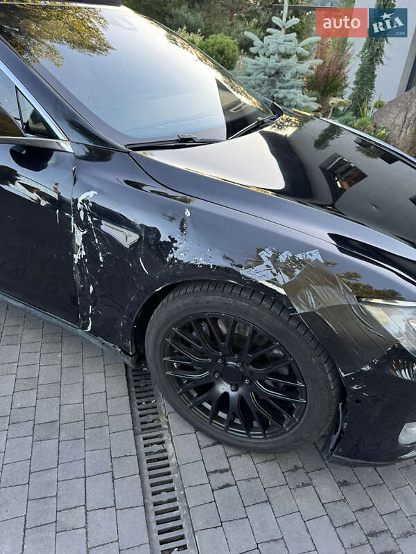 Лифтбек Tesla Model S 2015 в Луцке