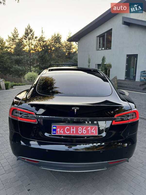 Лифтбек Tesla Model S 2015 в Луцке
