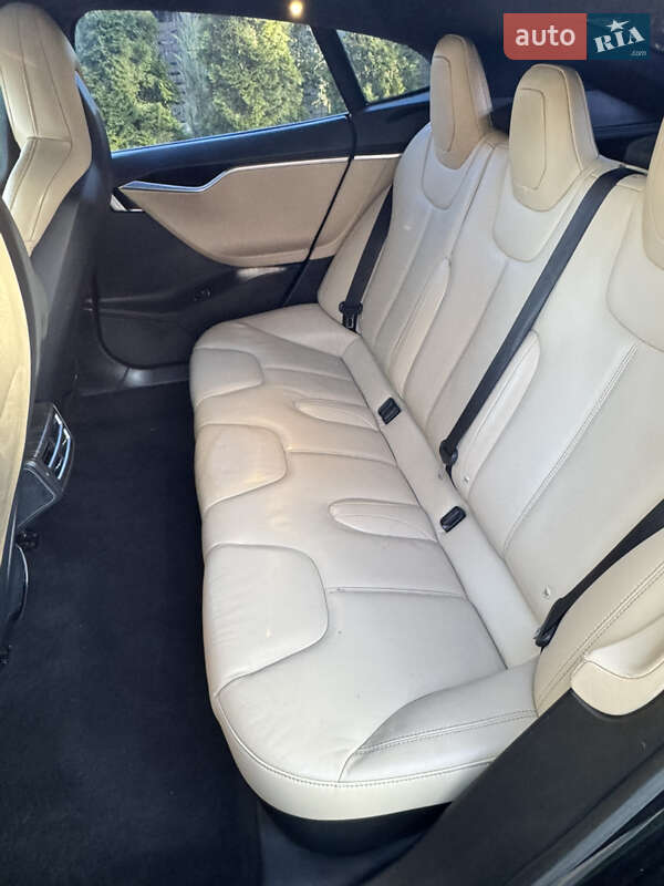 Лифтбек Tesla Model S 2015 в Луцке