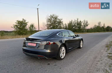 Лифтбек Tesla Model S 2015 в 