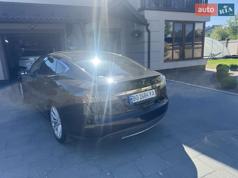 Ліфтбек Tesla Model S 2015 в Івано-Франківську