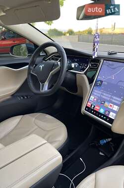 Лифтбек Tesla Model S 2013 в 