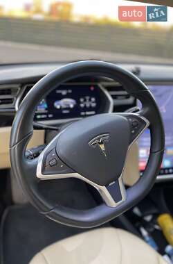 Лифтбек Tesla Model S 2013 в 