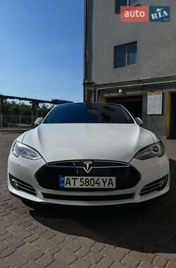 Лифтбек Tesla Model S 2015 в 