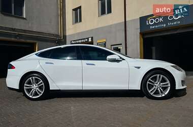 Лифтбек Tesla Model S 2015 в 