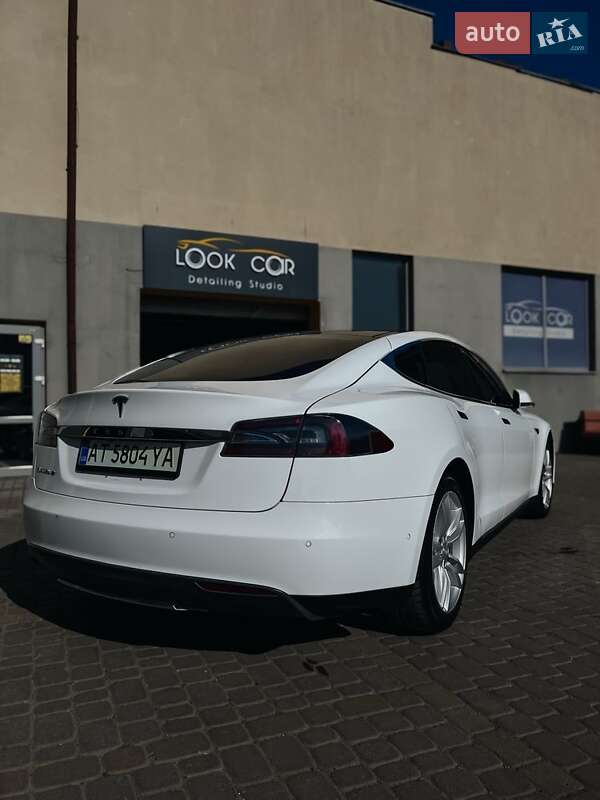 Ліфтбек Tesla Model S 2015 в Івано-Франківську