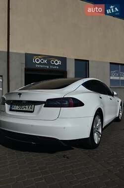 Лифтбек Tesla Model S 2015 в 
