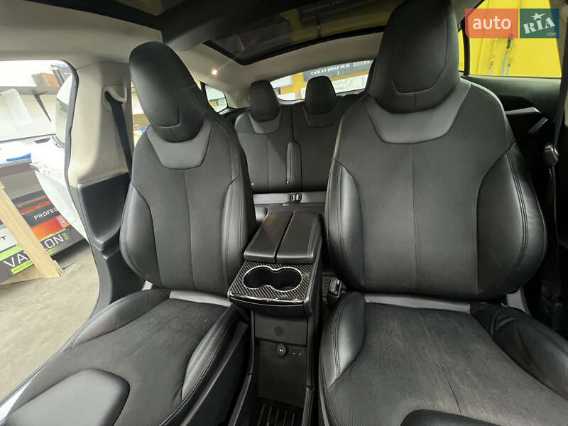 Ліфтбек Tesla Model S 2015 в Івано-Франківську