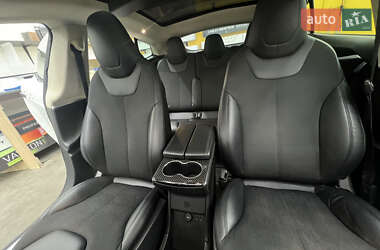 Лифтбек Tesla Model S 2015 в 