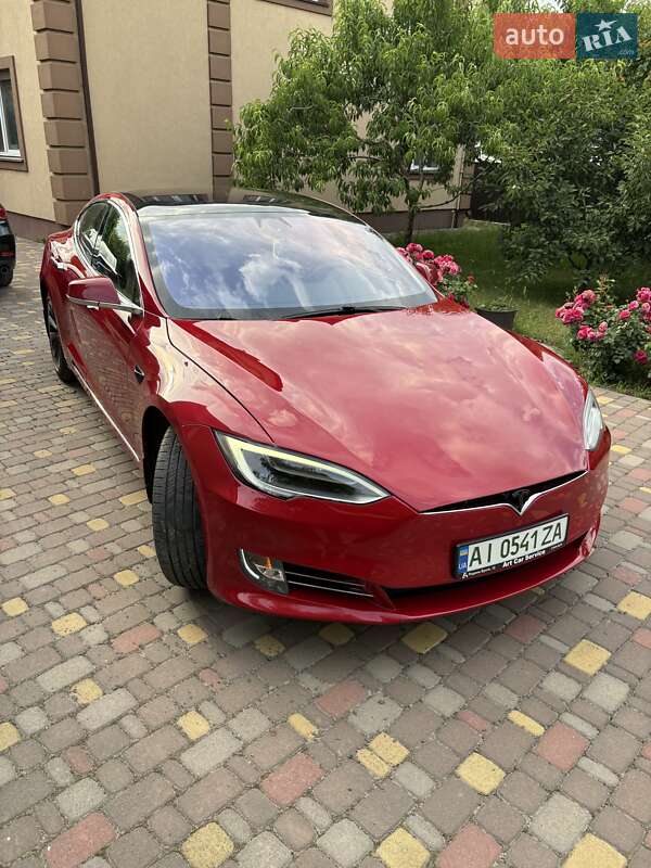 Лифтбек Tesla Model S 2018 в Киеве