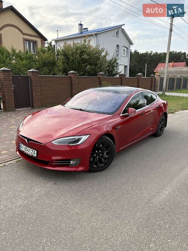 Лифтбек Tesla Model S 2018 в Киеве