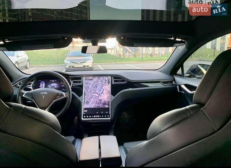 Лифтбек Tesla Model S 2017 в Львове