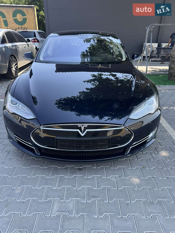 Лифтбек Tesla Model S 2014 в 