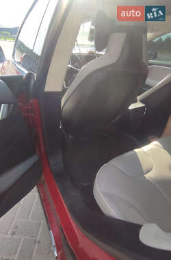 Лифтбек Tesla Model S 2013 в 