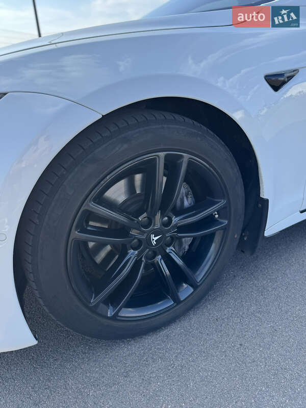Ліфтбек Tesla Model S 2017 в Рівному
