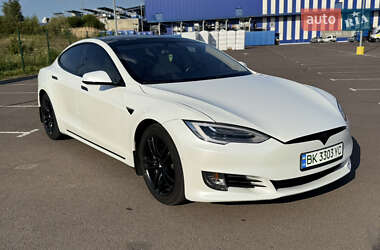 Ліфтбек Tesla Model S 2017 в Рівному