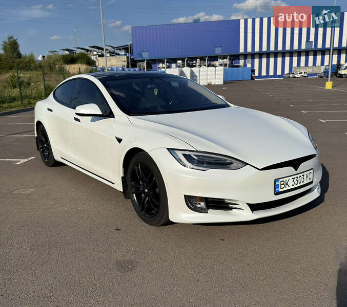 Ліфтбек Tesla Model S 2017 в Рівному