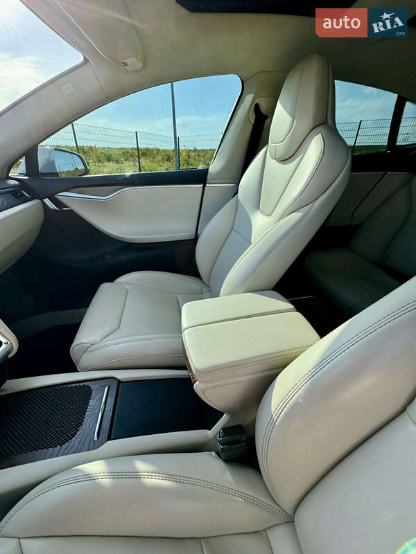 Ліфтбек Tesla Model S 2017 в Рівному