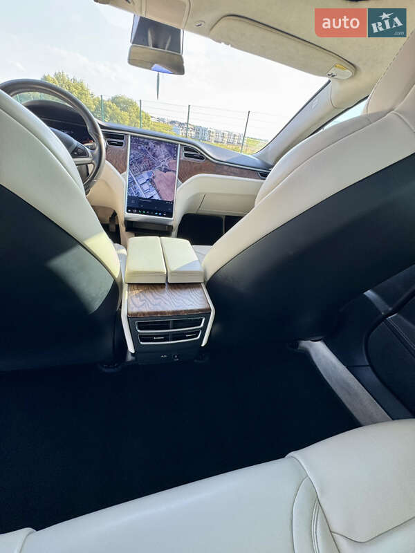 Ліфтбек Tesla Model S 2017 в Рівному