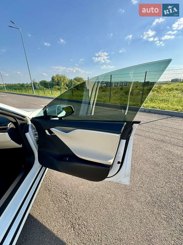 Ліфтбек Tesla Model S 2017 в Рівному