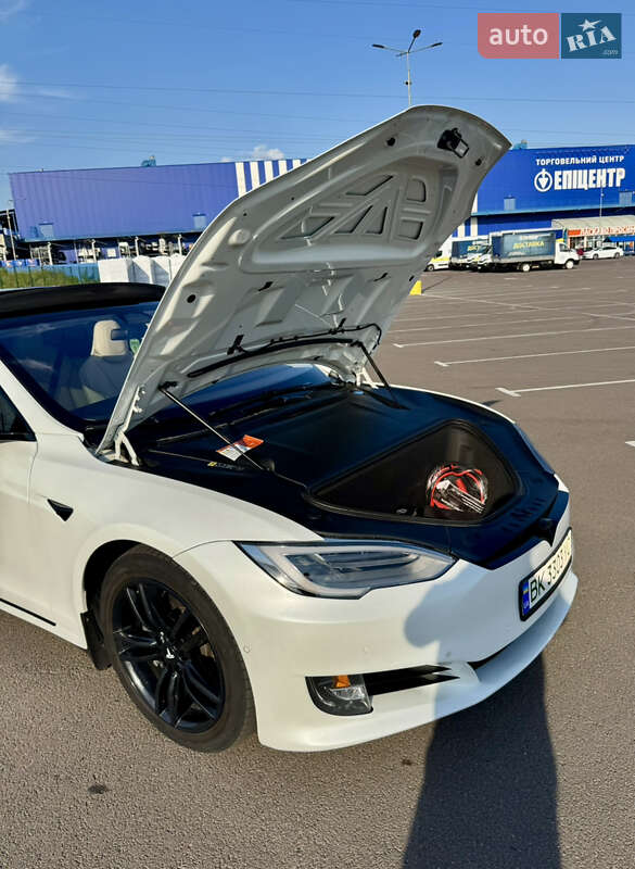 Ліфтбек Tesla Model S 2017 в Рівному