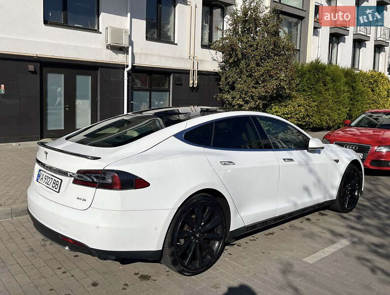 Ліфтбек Tesla Model S 2015 в Києві