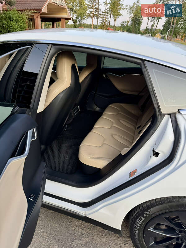 Ліфтбек Tesla Model S 2015 в Мукачевому