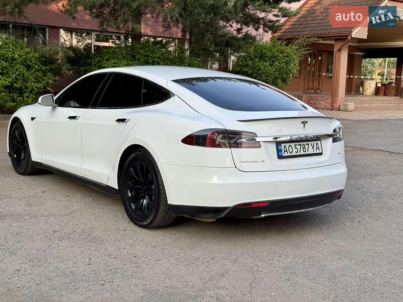 Ліфтбек Tesla Model S 2015 в Мукачевому