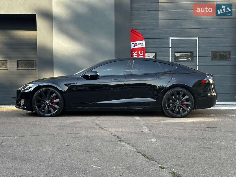 Лифтбек Tesla Model S 2020 в Киеве
