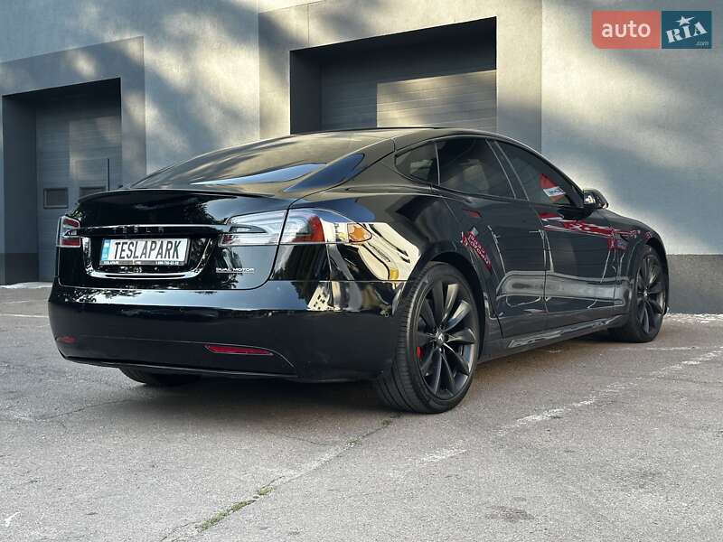 Лифтбек Tesla Model S 2020 в Киеве