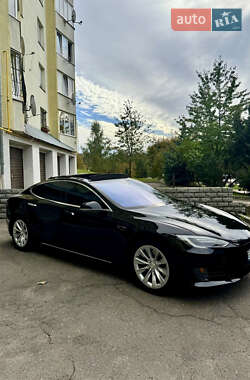 Лифтбек Tesla Model S 2016 в Львове