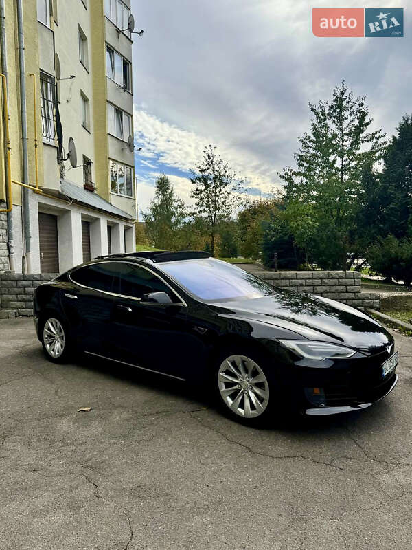Ліфтбек Tesla Model S 2016 в Львові