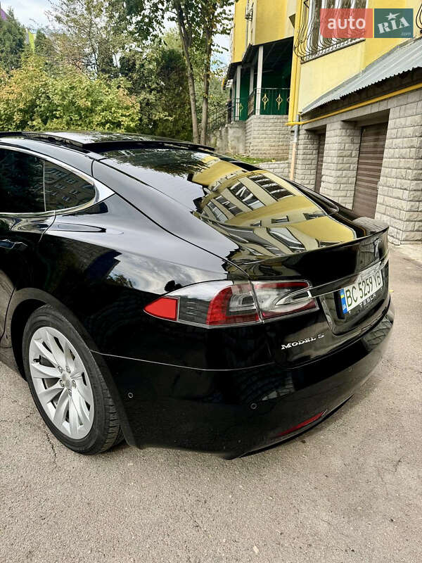 Ліфтбек Tesla Model S 2016 в Львові