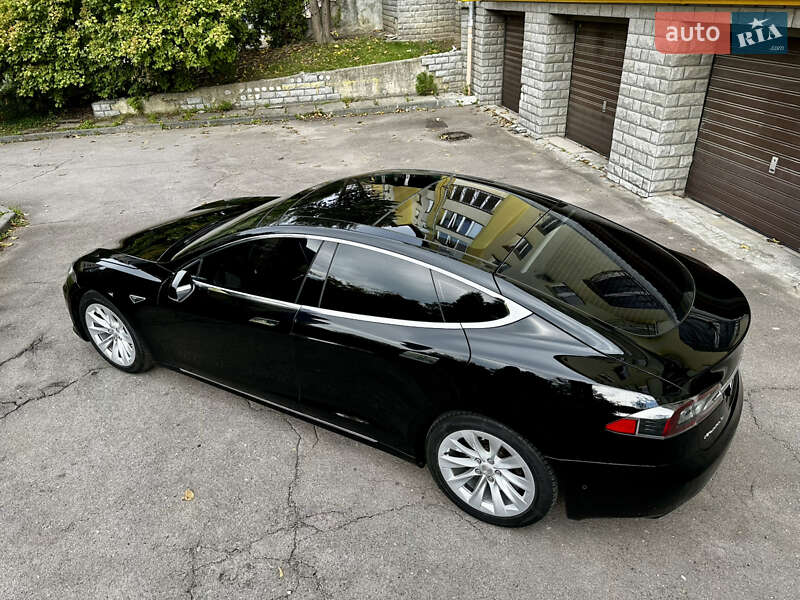 Ліфтбек Tesla Model S 2016 в Львові
