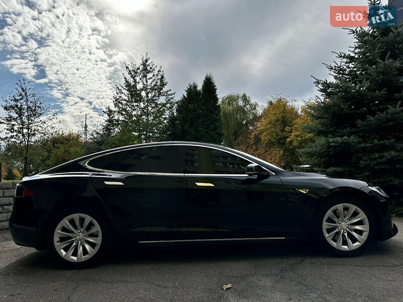 Ліфтбек Tesla Model S 2016 в Львові