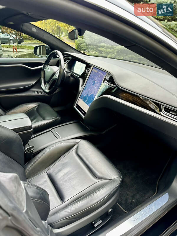 Ліфтбек Tesla Model S 2016 в Львові