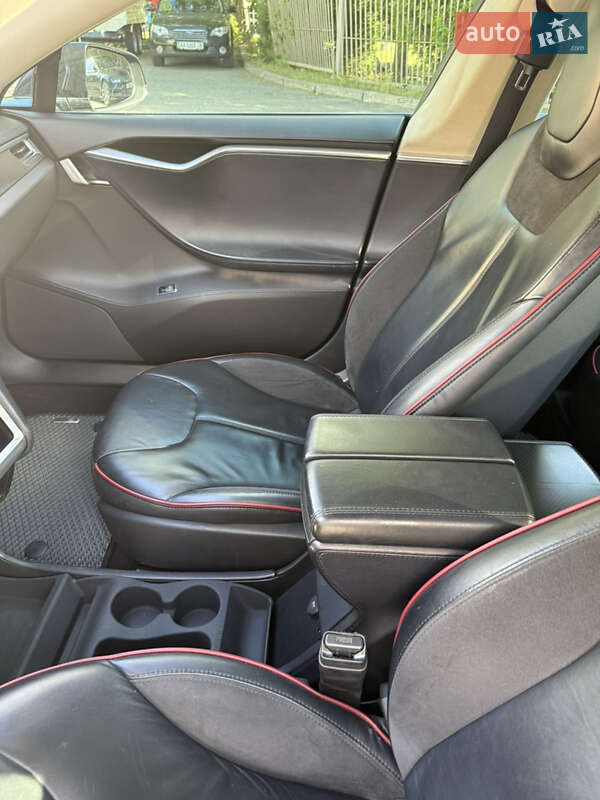 Ліфтбек Tesla Model S 2013 в Києві