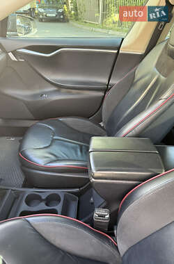 Лифтбек Tesla Model S 2013 в 
