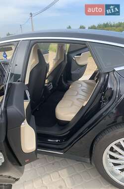 Лифтбек Tesla Model S 2013 в 