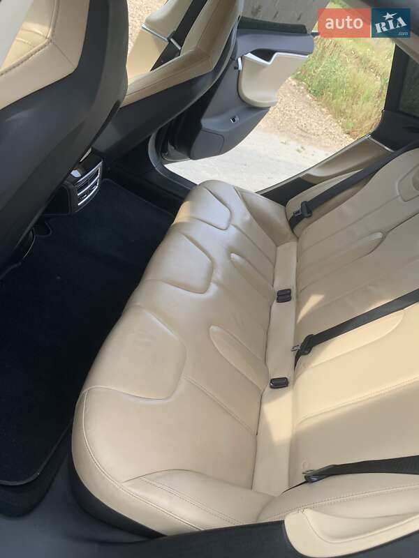 Ліфтбек Tesla Model S 2013 в Львові