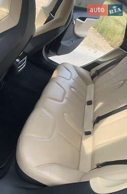 Лифтбек Tesla Model S 2013 в 