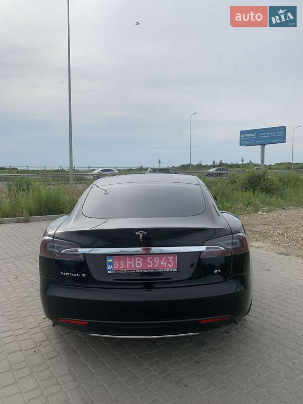 Ліфтбек Tesla Model S 2013 в Львові