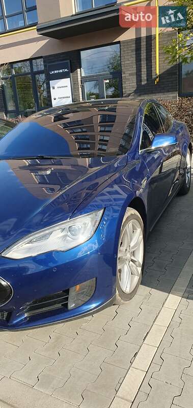 Ліфтбек Tesla Model S 2015 в Ірпені
