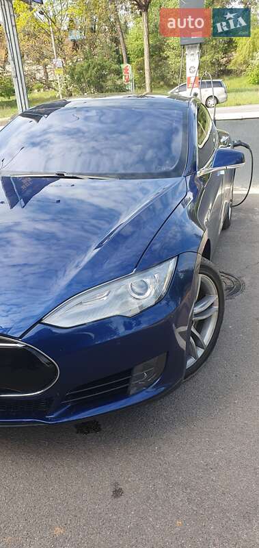 Ліфтбек Tesla Model S 2015 в Ірпені