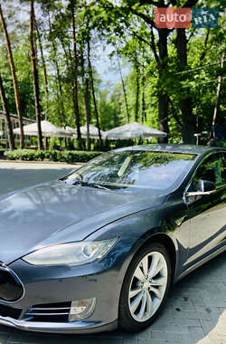 Лифтбек Tesla Model S 2015 в 