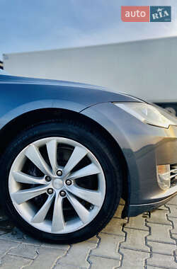 Лифтбек Tesla Model S 2015 в 