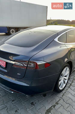 Лифтбек Tesla Model S 2015 в 