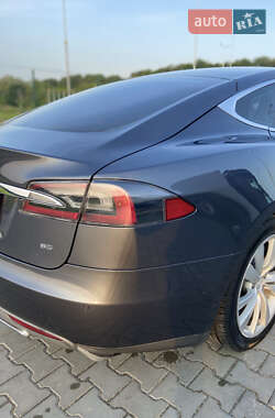 Лифтбек Tesla Model S 2015 в 